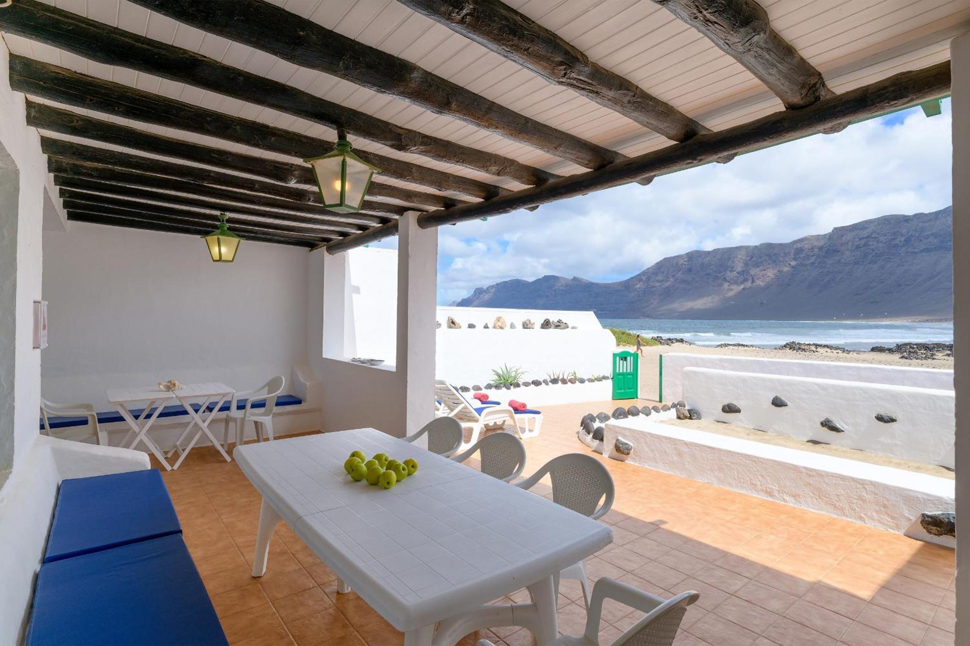 Famara Caracolillos, La Casa ภายนอก รูปภาพ